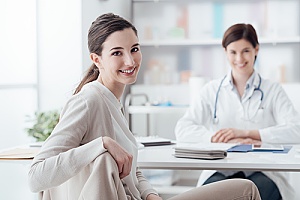 a woman speaking to a doctor about abnormal PAP smears