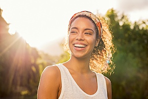 mulher de aprendizagem sobre gestão e opções de tratamento