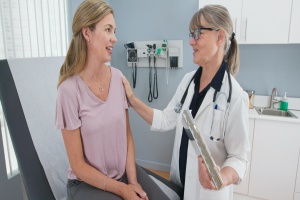 women talking to her doctor about Nexplanon insertion procedure