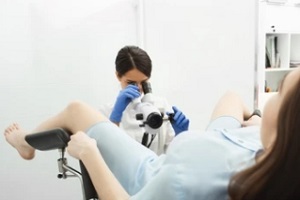 doctor during colposcopy