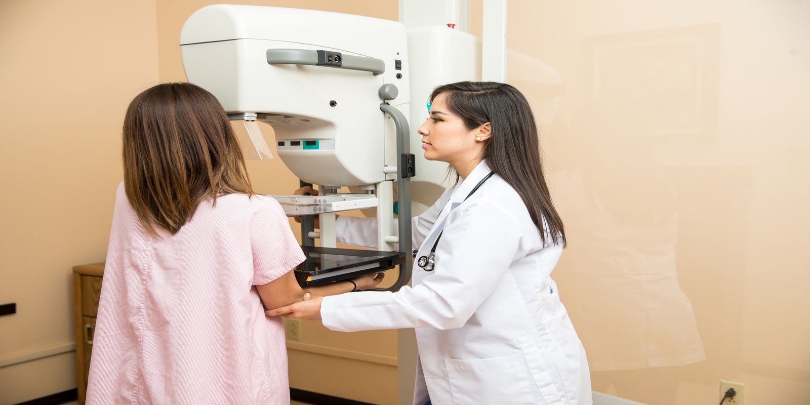 A gynecologist with her patient during the mammogram